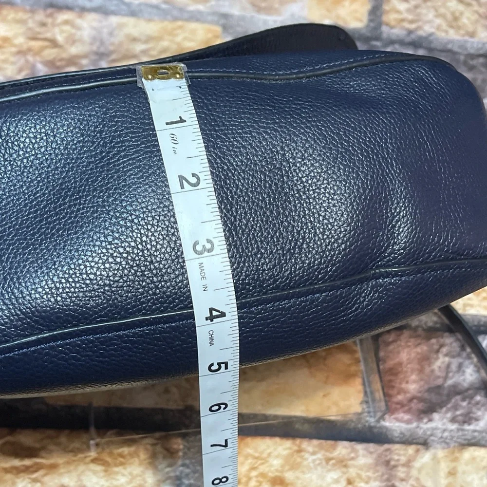 Coach Turnlock Hobo Crossbody Bag Pebbled Leather Navy Luxury Office Authentic
